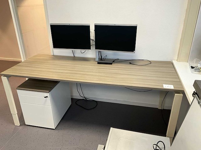 It + bureau-opstelling - afbeelding 1 van  5