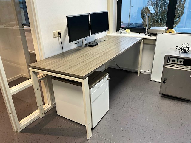 It + bureau-opstelling - afbeelding 5 van  5