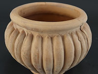 Italiaans terracotta cache-pot decorato - afbeelding 1 van  5