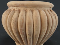 Italiaans terracotta cache-pot decorato - afbeelding 2 van  5