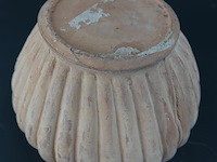Italiaans terracotta cache-pot decorato - afbeelding 5 van  5
