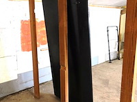 Italiaanse spiegel van halverwege de 20ste eeuw. met geschulpte omlijsting. reeds fraaie verwering . - afbeelding 3 van  12