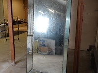 Italiaanse spiegel van halverwege de 20ste eeuw. met geschulpte omlijsting. reeds fraaie verwering . - afbeelding 6 van  12