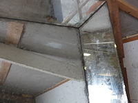 Italiaanse spiegel van halverwege de 20ste eeuw. met geschulpte omlijsting. reeds fraaie verwering . - afbeelding 12 van  12