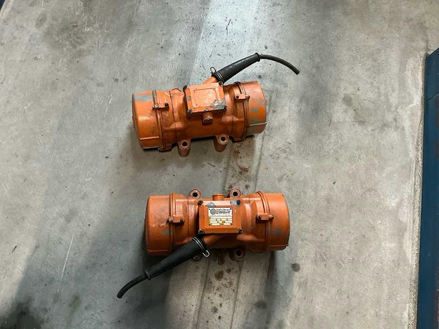 Italvibras mvsi 15/700 elektrische trilmotor (2x) - afbeelding 2 van  4