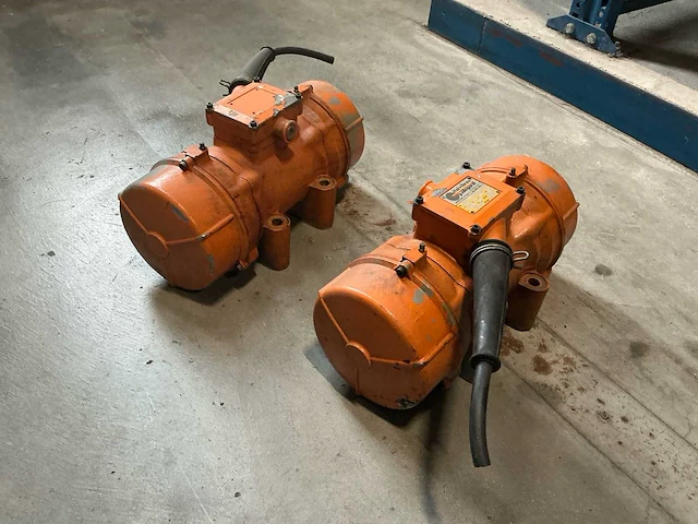 Italvibras mvsi 15/700 elektrische trilmotor (2x) - afbeelding 1 van  4