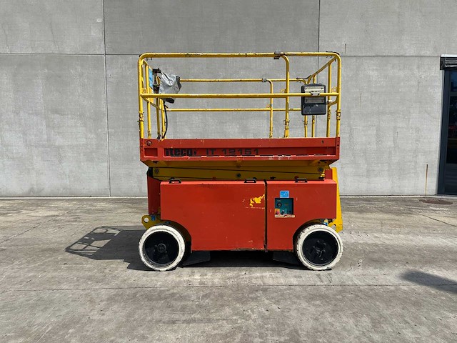 Iteco - 2007 - it12151 - schaarlift - afbeelding 1 van  16