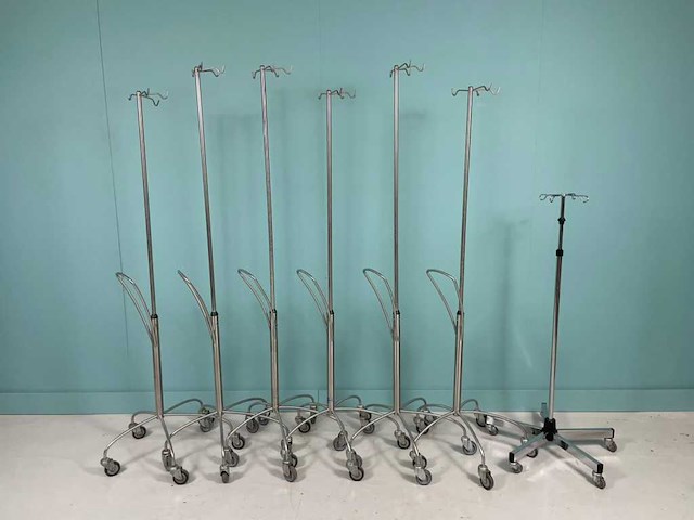 Iv-pool (7x) - afbeelding 1 van  4