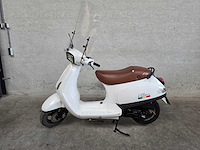Iva - bromscooter - lux - 4t 45km uitvoering d069jj - afbeelding 1 van  6