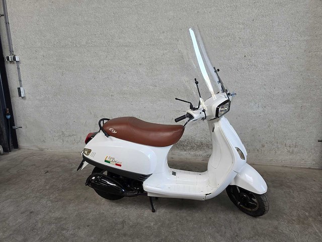 Iva - bromscooter - lux - 4t 45km uitvoering d069jj - afbeelding 2 van  6