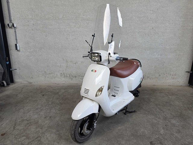Iva - bromscooter - lux - 4t 45km uitvoering d069jj - afbeelding 3 van  6