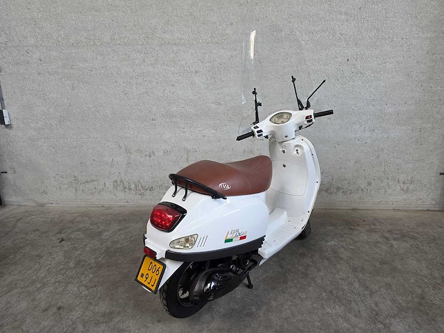 Iva - bromscooter - lux - 4t 45km uitvoering d069jj - afbeelding 5 van  6