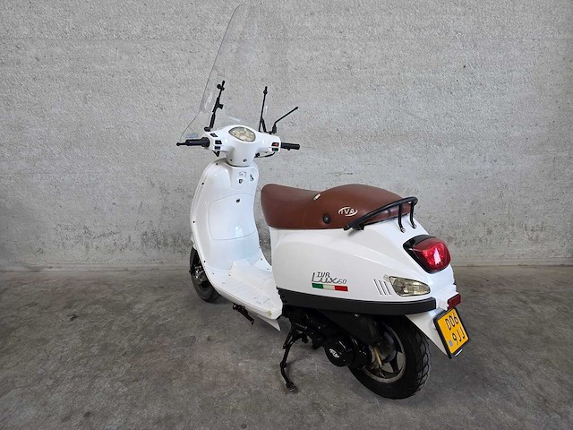 Iva - bromscooter - lux - 4t 45km uitvoering d069jj - afbeelding 6 van  7