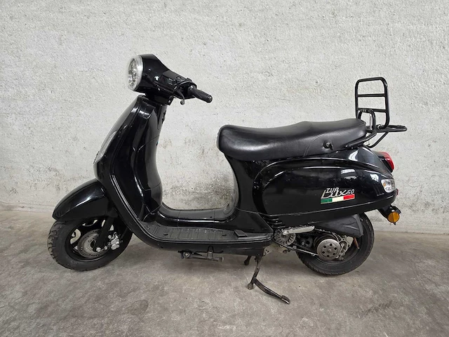 Iva - scooter - lux50 - 4t - afbeelding 1 van  7