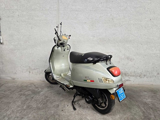 Iva - snorscooter - lux - brommer - afbeelding 5 van  5