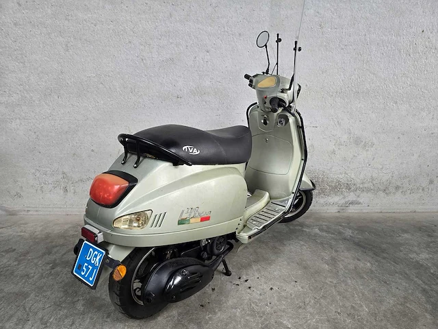 Iva - snorscooter - lux - brommer - afbeelding 5 van  7