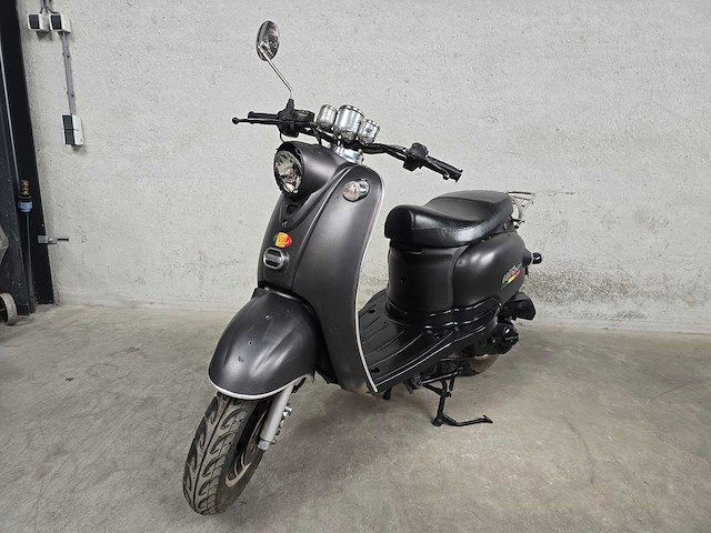 Iva - snorscooter - venti - 4t 25km uitvoering f104zj - afbeelding 3 van  7