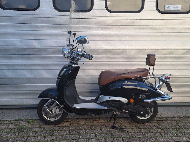 Iva grande retro 25km snorscooter 4-takt - afbeelding 1 van  7