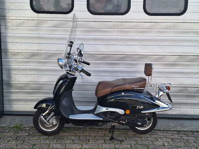 Iva grande retro 25km snorscooter 4-takt - afbeelding 1 van  7