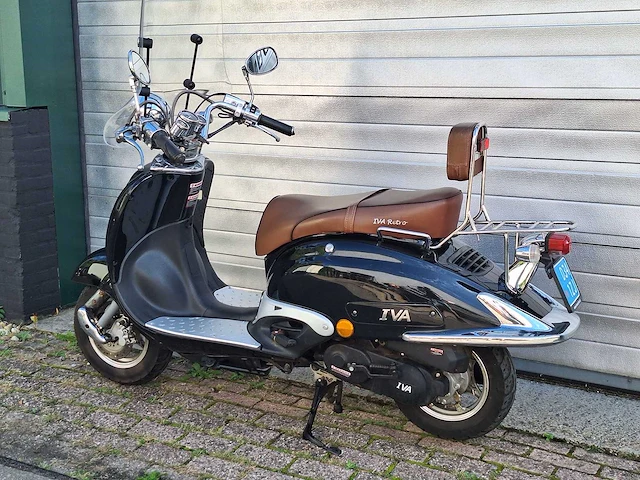Iva grande retro 25km snorscooter 4-takt - afbeelding 3 van  7