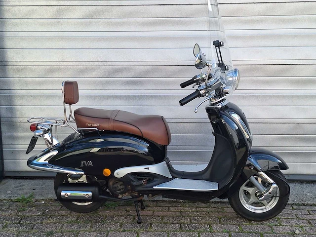 Iva grande retro 25km snorscooter 4-takt - afbeelding 4 van  7