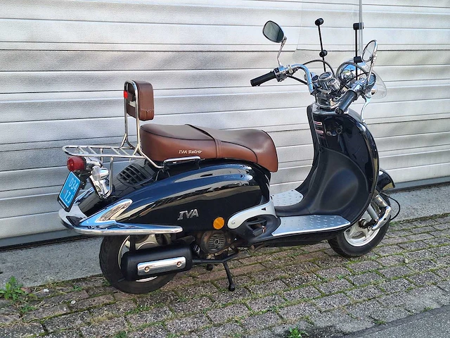 Iva grande retro 25km snorscooter 4-takt - afbeelding 6 van  7