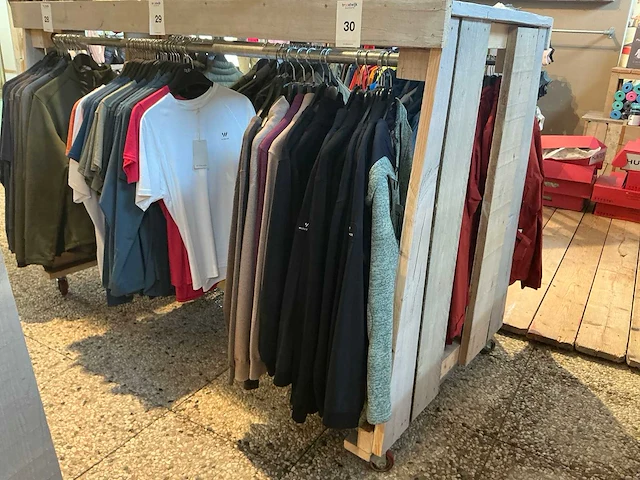 Ivanhoe / witeblaze bovenkleding (14x) - afbeelding 1 van  7