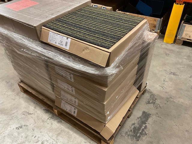 Ivc commercial central point 50x50 doos á 5m2 tapijttegels (6x) - afbeelding 1 van  3