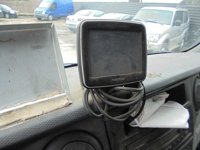 Iveco - 29 l 12v 330 h2 - 02-vzj-1 - afbeelding 3 van  8