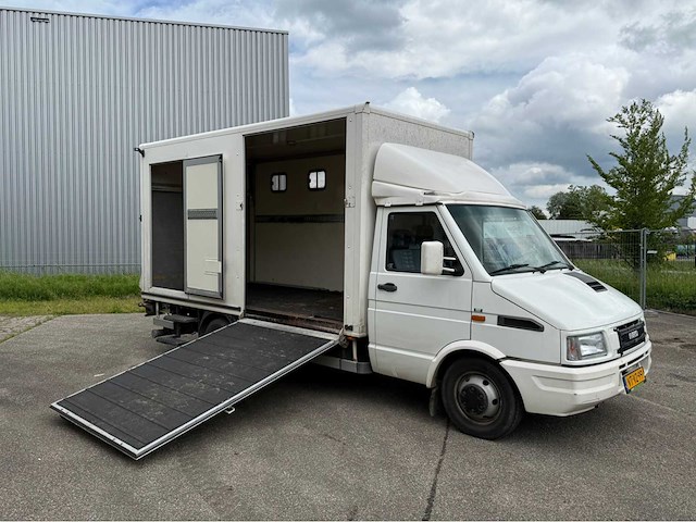 Iveco - daily - 35.10 td paardenwagen - paardenvervoer - afbeelding 1 van  44