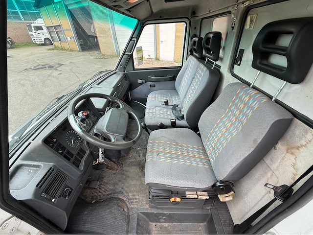 Iveco - daily - 35.10 td paardenwagen - paardenvervoer - afbeelding 18 van  44