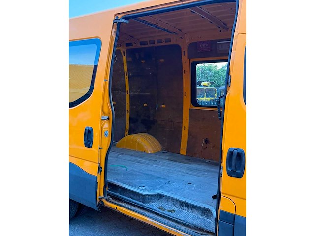 Iveco - daily - 35c16v 2.3 352 h3 l - bedrijfswagen - afbeelding 13 van  27