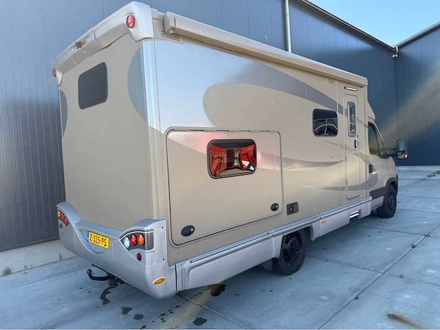 Iveco - daily - 35s11a/p - camper - 2011 - afbeelding 2 van  57