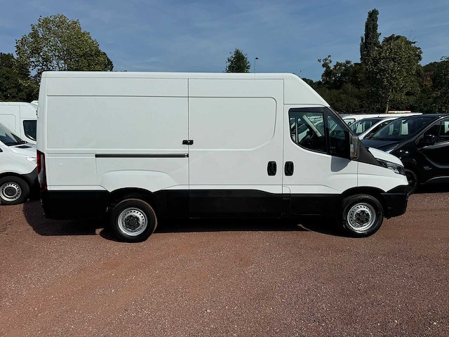 Iveco - daily - 35s13v 2.3 352 l2h2 - van - afbeelding 10 van  14