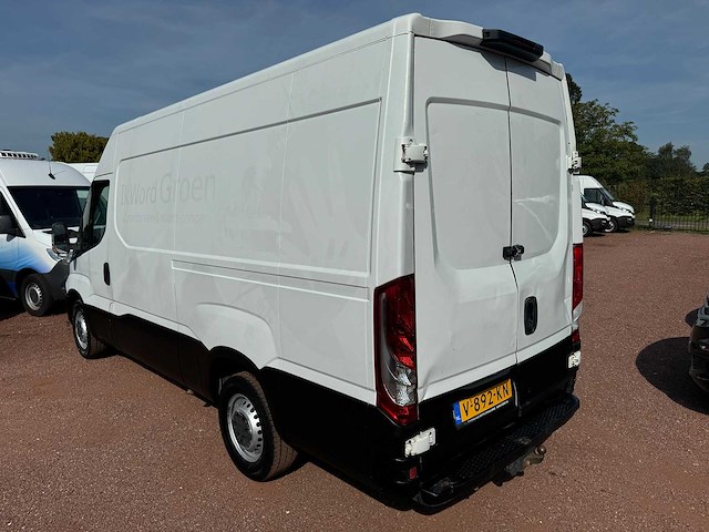 Iveco - daily - 35s13v 2.3 352 l2h2 - van - afbeelding 13 van  14
