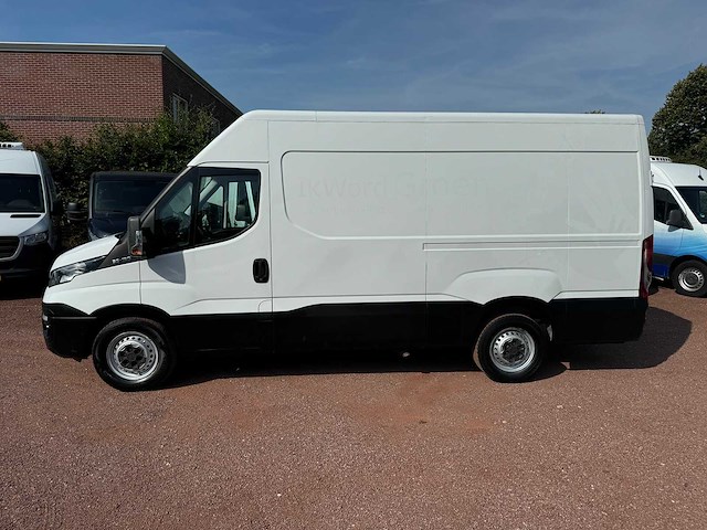 Iveco - daily - 35s13v 2.3 352 l2h2 - van - afbeelding 14 van  14