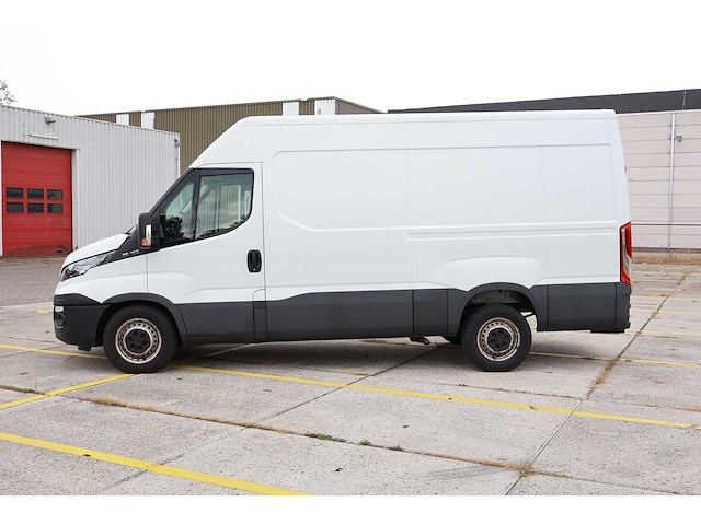 Iveco - daily - 35s16v 2.3 352 h3 l - bedrijfswagen - afbeelding 11 van  16