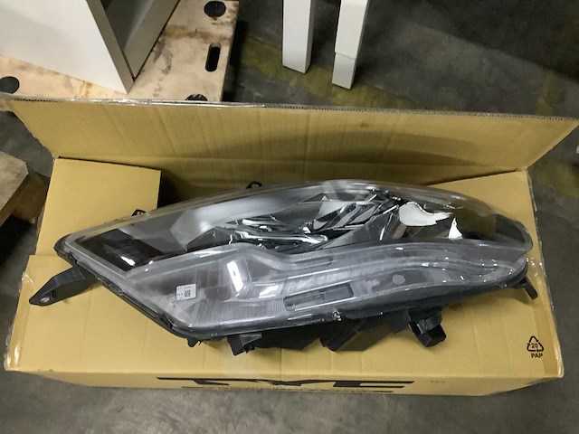 Iveco - koplamp - afbeelding 1 van  2