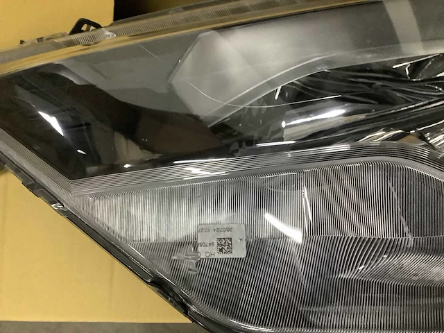 Iveco - koplamp - afbeelding 2 van  4