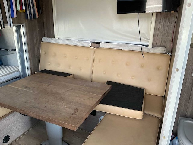 Iveco - vrachtwagen voor paardentransport - afbeelding 11 van  35