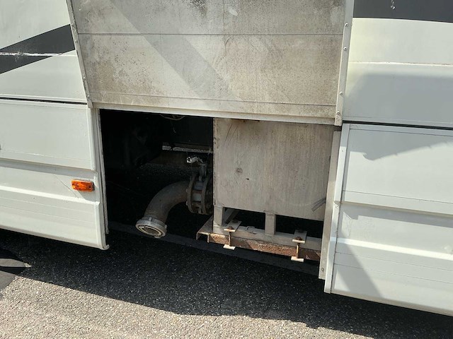 Iveco - vrachtwagen voor paardentransport - afbeelding 27 van  35