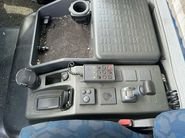Iveco - vrachtwagen voor paardentransport - afbeelding 3 van  22