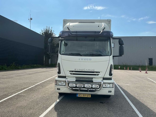 Iveco - vrachtwagen voor paardentransport - afbeelding 17 van  22