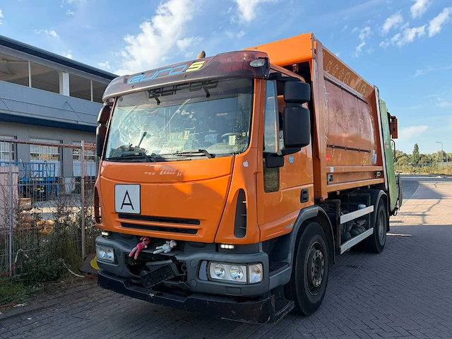 Iveco - vuilniswagen - vrachtwagen - afbeelding 6 van  11