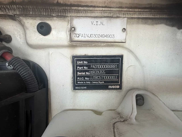 Iveco - vuilniswagen - vrachtwagen - afbeelding 8 van  11