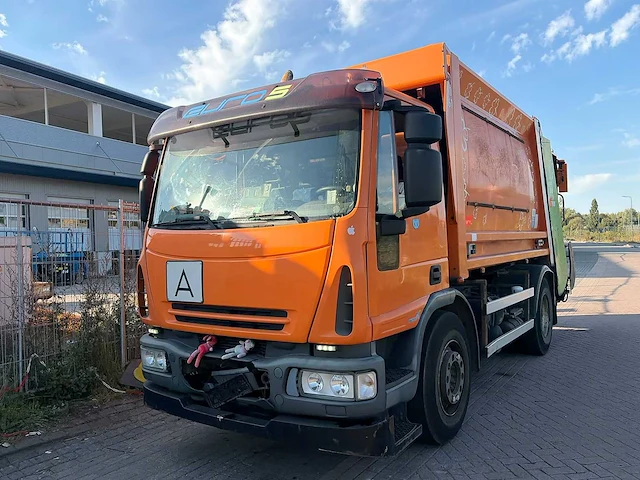 Iveco - vuilniswagen - vrachtwagen - afbeelding 10 van  11