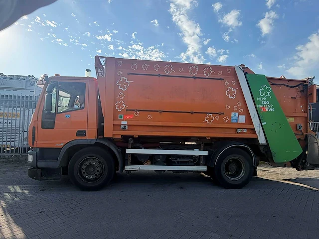 Iveco - vuilniswagen - vrachtwagen - afbeelding 11 van  11