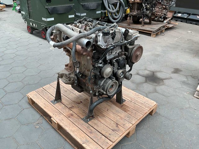 Iveco 504166567 dieselmotor - afbeelding 1 van  11