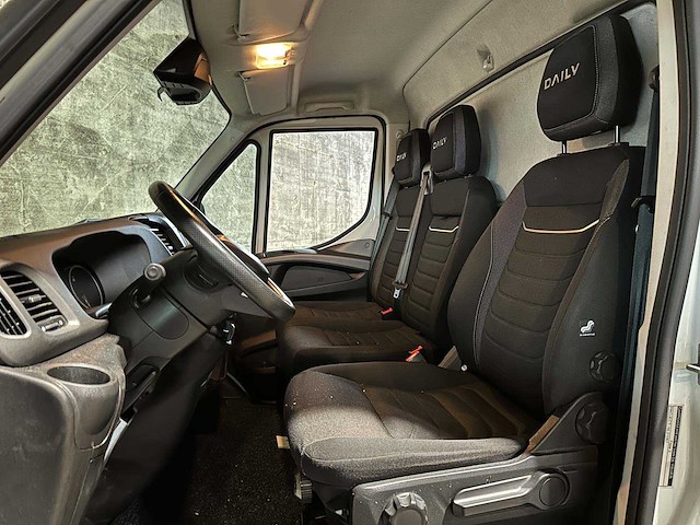 Iveco daily 35c16h 2.3 375 154pk 2022 (origineel-nl+1e eigenaar), vsh-30-n - afbeelding 16 van  42