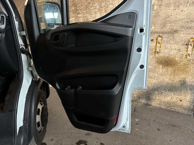 Iveco daily 35c16h 2.3 375 154pk 2022 (origineel-nl+1e eigenaar), vsh-30-n - afbeelding 33 van  42